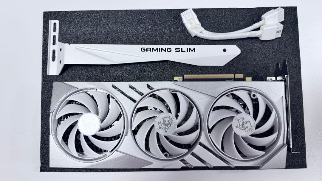 グラフィックボード・グラボ・ビデオカード GeForce RTX4070 GAMING X SLIM WHITE 12GB