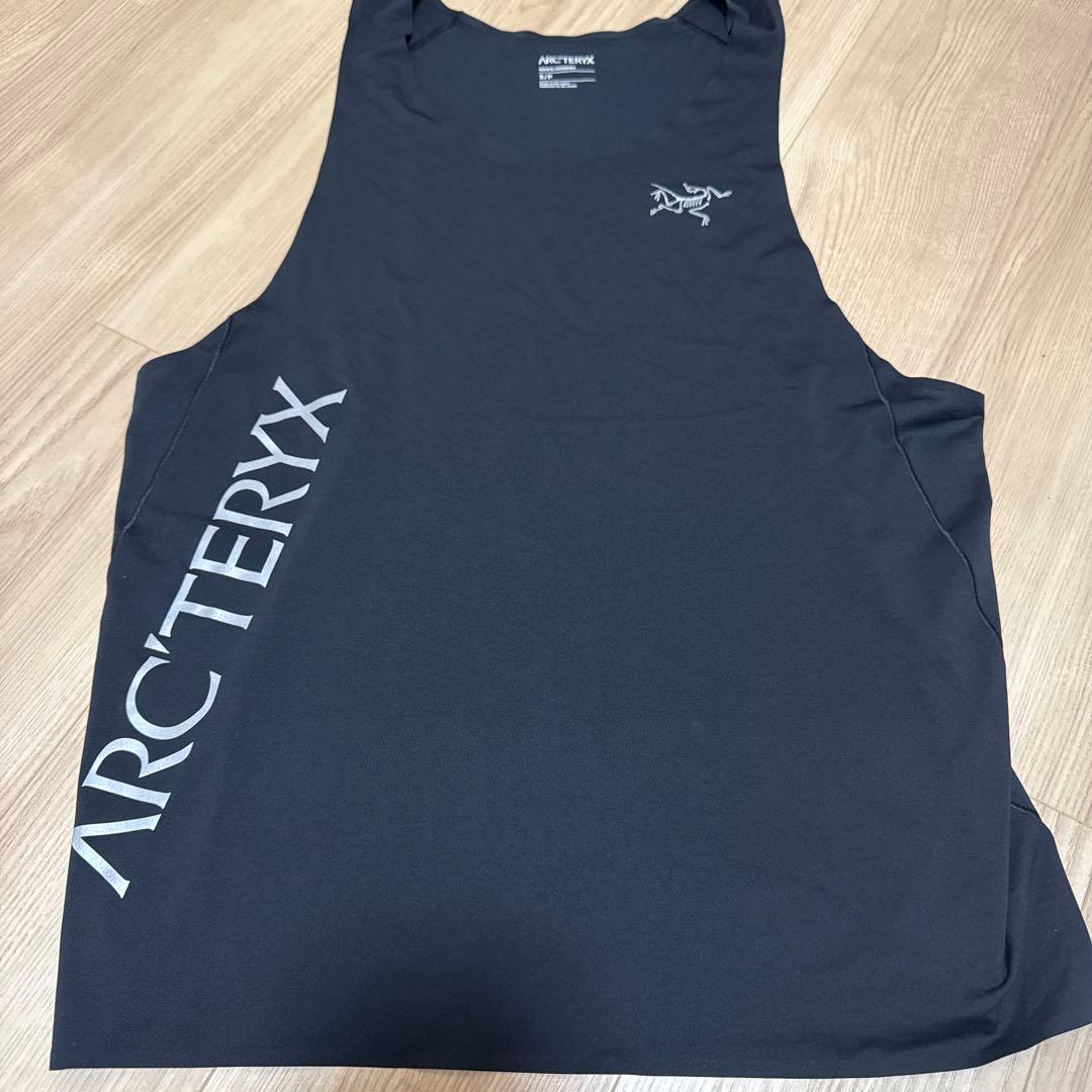 ARC'TERYX ノーバン　ダウンワードロゴ　タンク　メンズ S/P