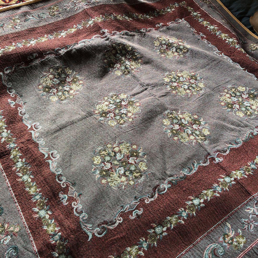 ゴブラン調？リバーシブルラグ ソファカバー  ベッドカバー