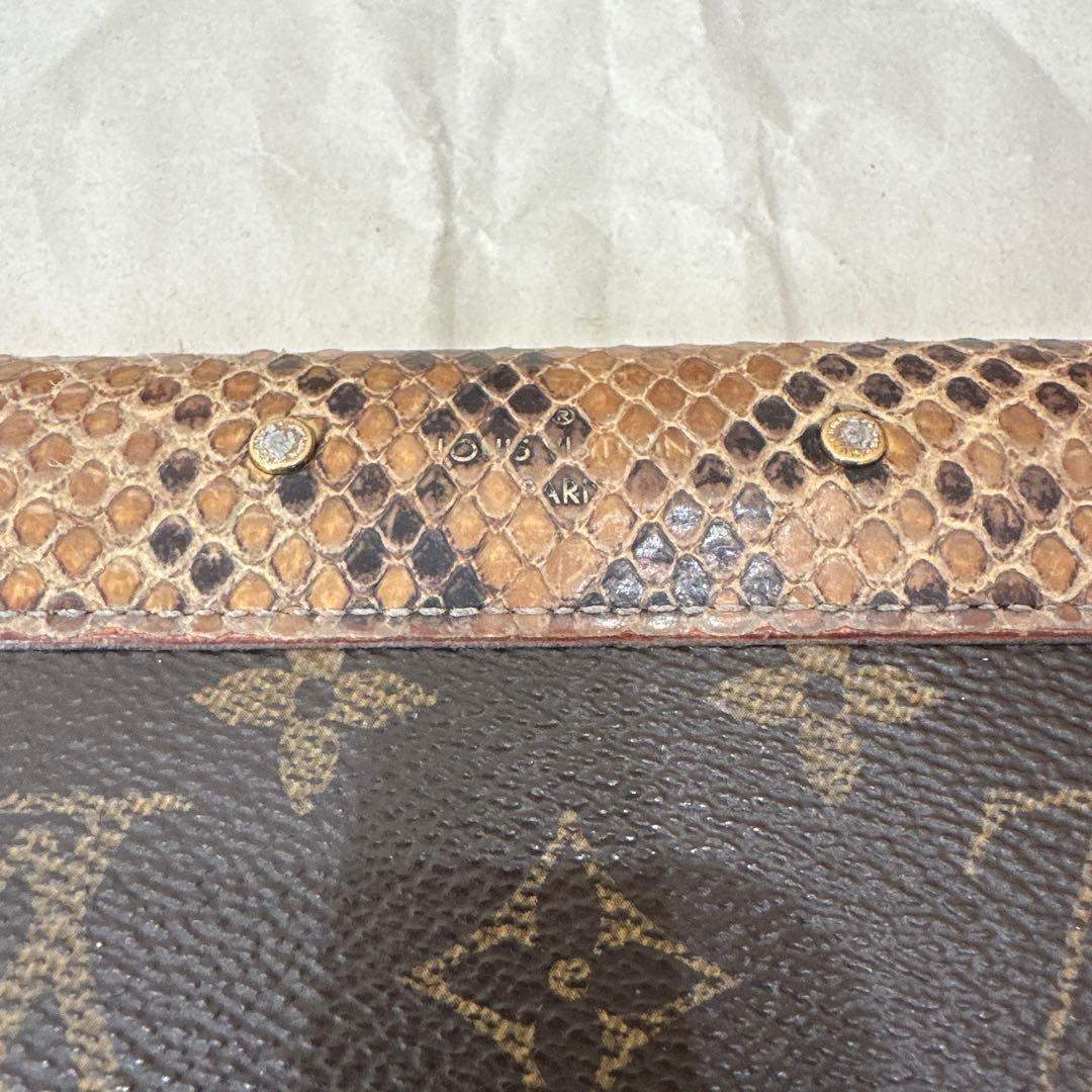 ルイヴィトン長財布　パイソン