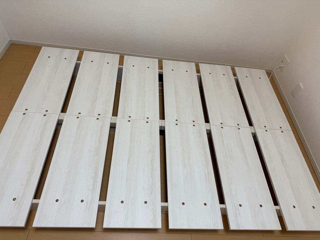 ホワイト セミダブル　すのこベッド　ステージベッド　　コンセント付き　未組立