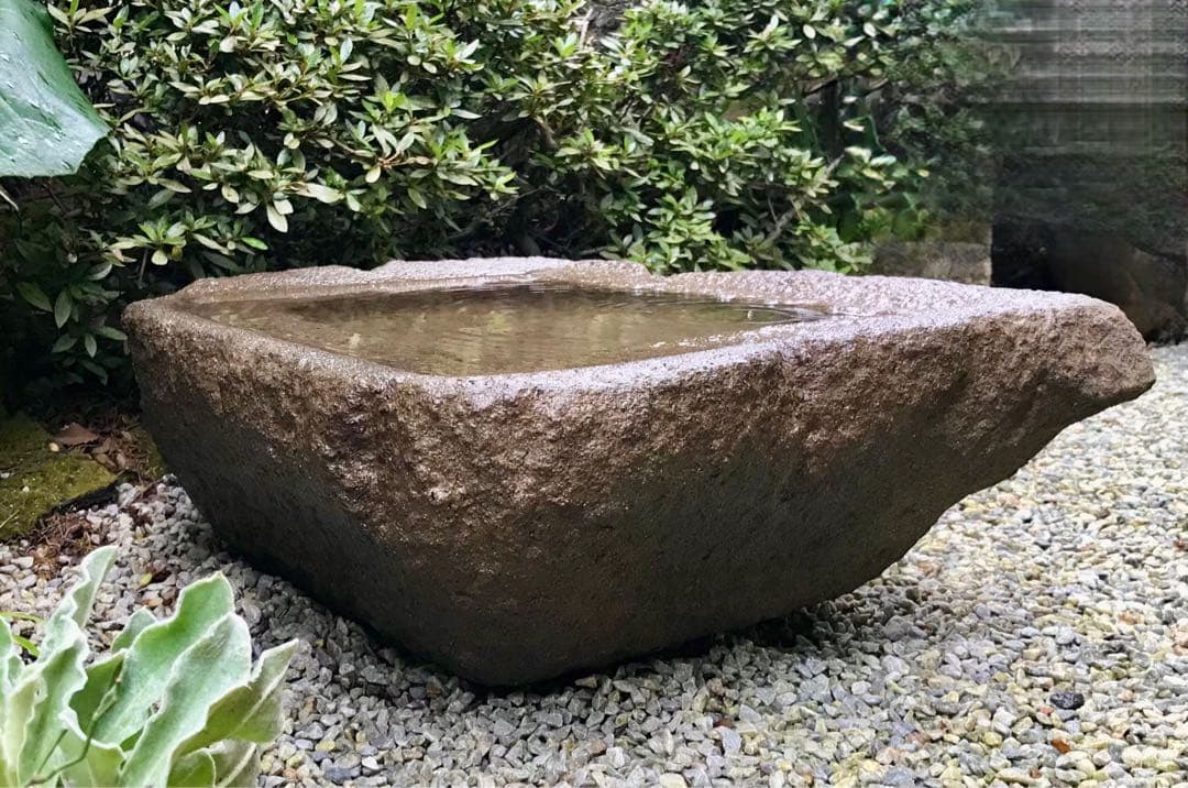 野草の葉型水鉢・向鉢・蹲・オブジェ・庭石・ガーデニング・バードバス・石鉢