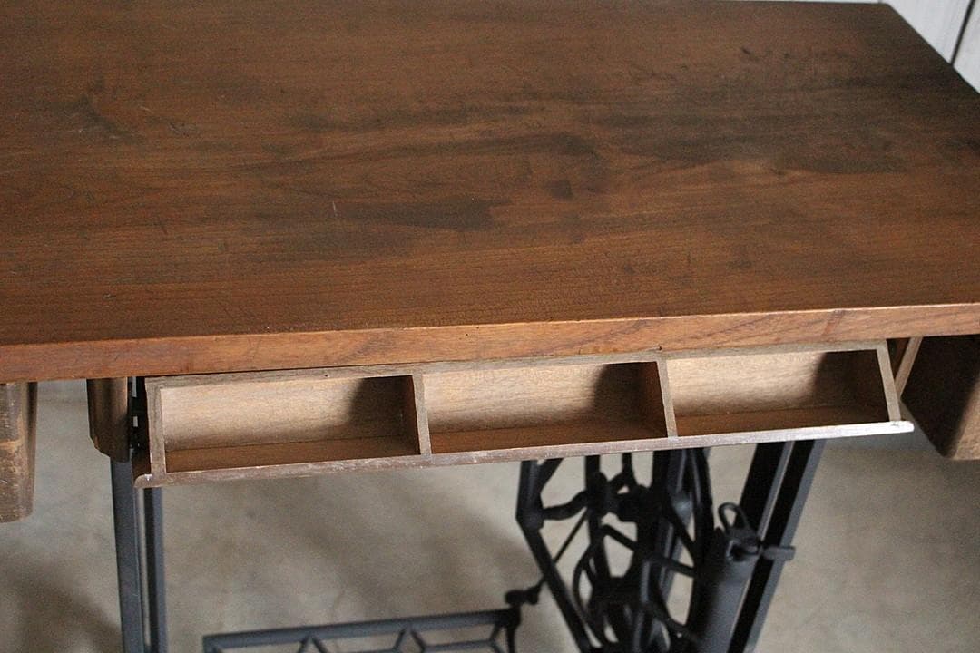 古い鉄脚と古材のテーブル　ワークデスク　机　作業台　古家具　古道具