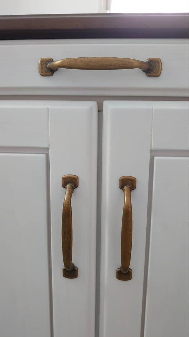 白色キャビネット棚 上部ガラス面引き出し付き