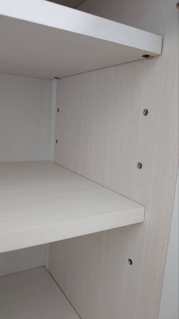 白色キャビネット棚 上部ガラス面引き出し付き