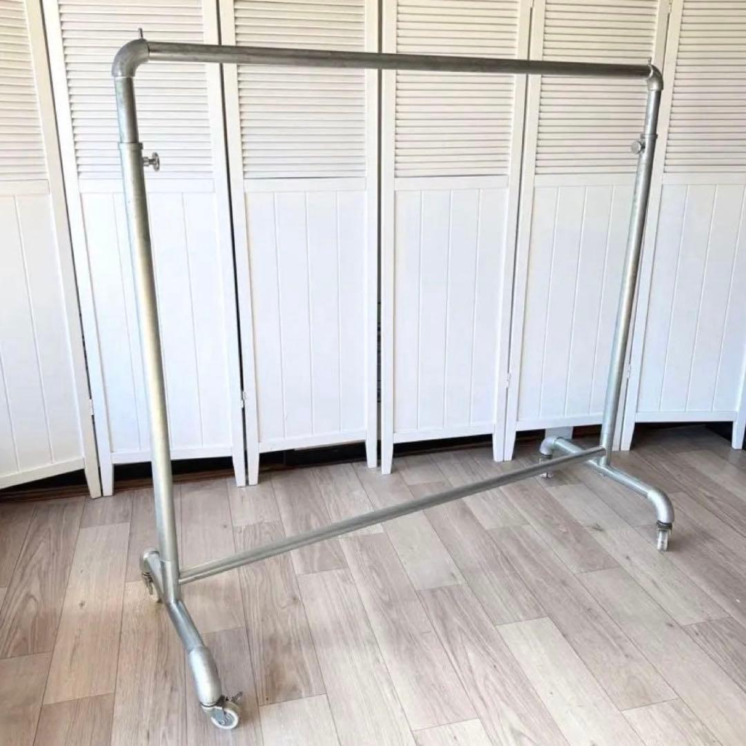 水道管ハンガーラック スチールパイプ アイアン キャスター付き①