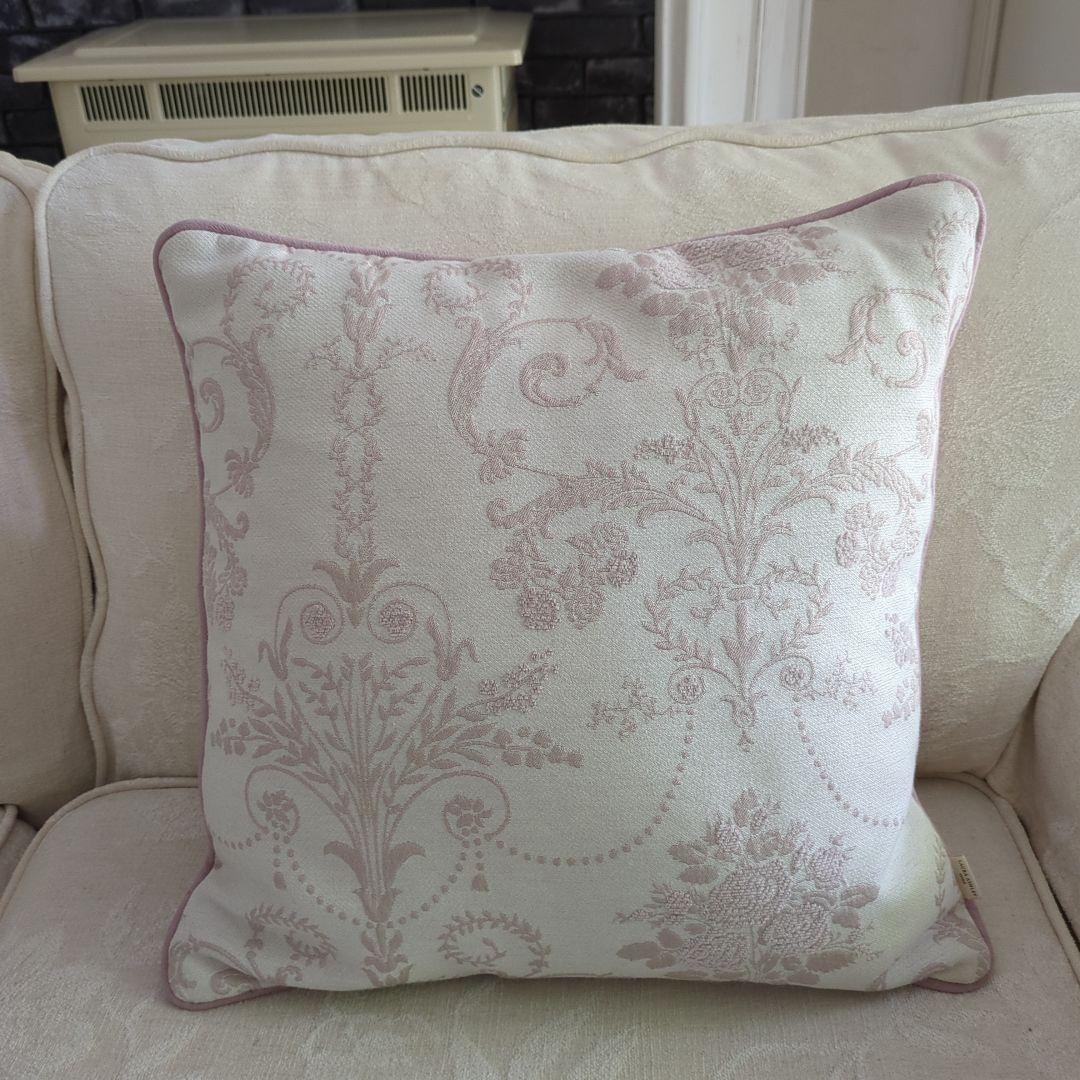 ローラアシュレイ　　クッション