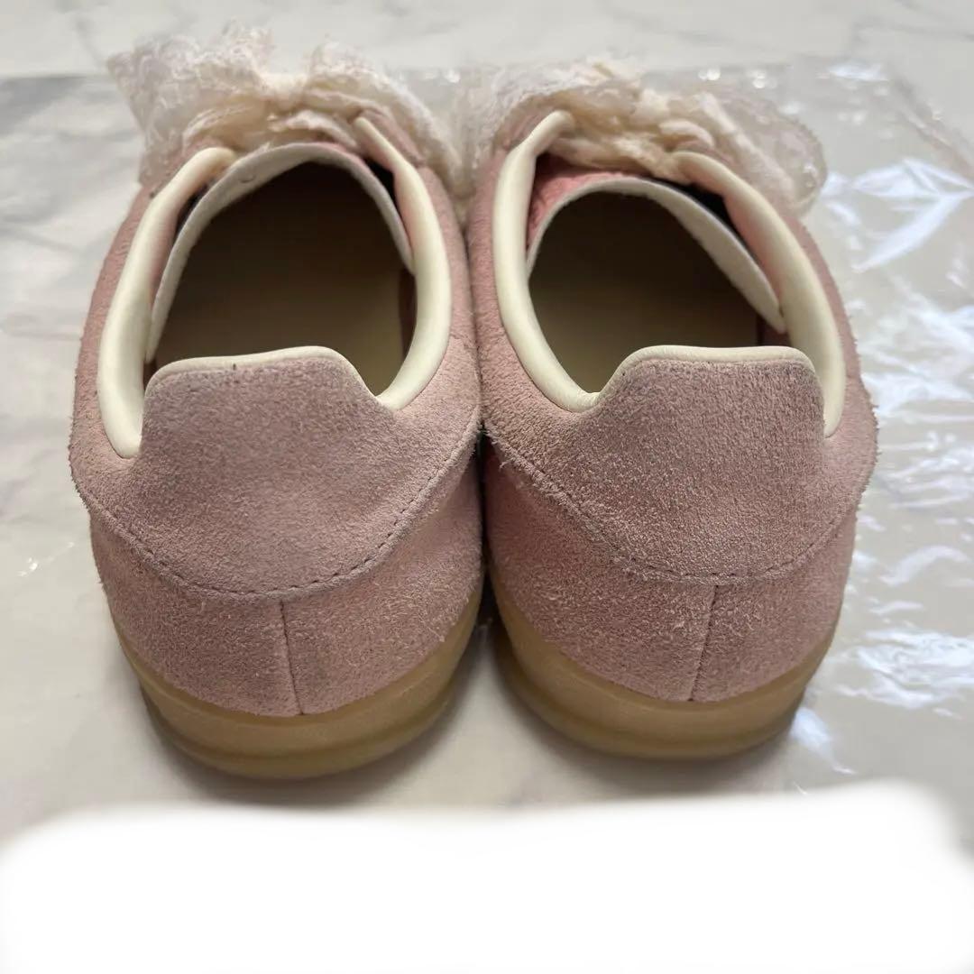 ガゼルインドアピンクスニーカー