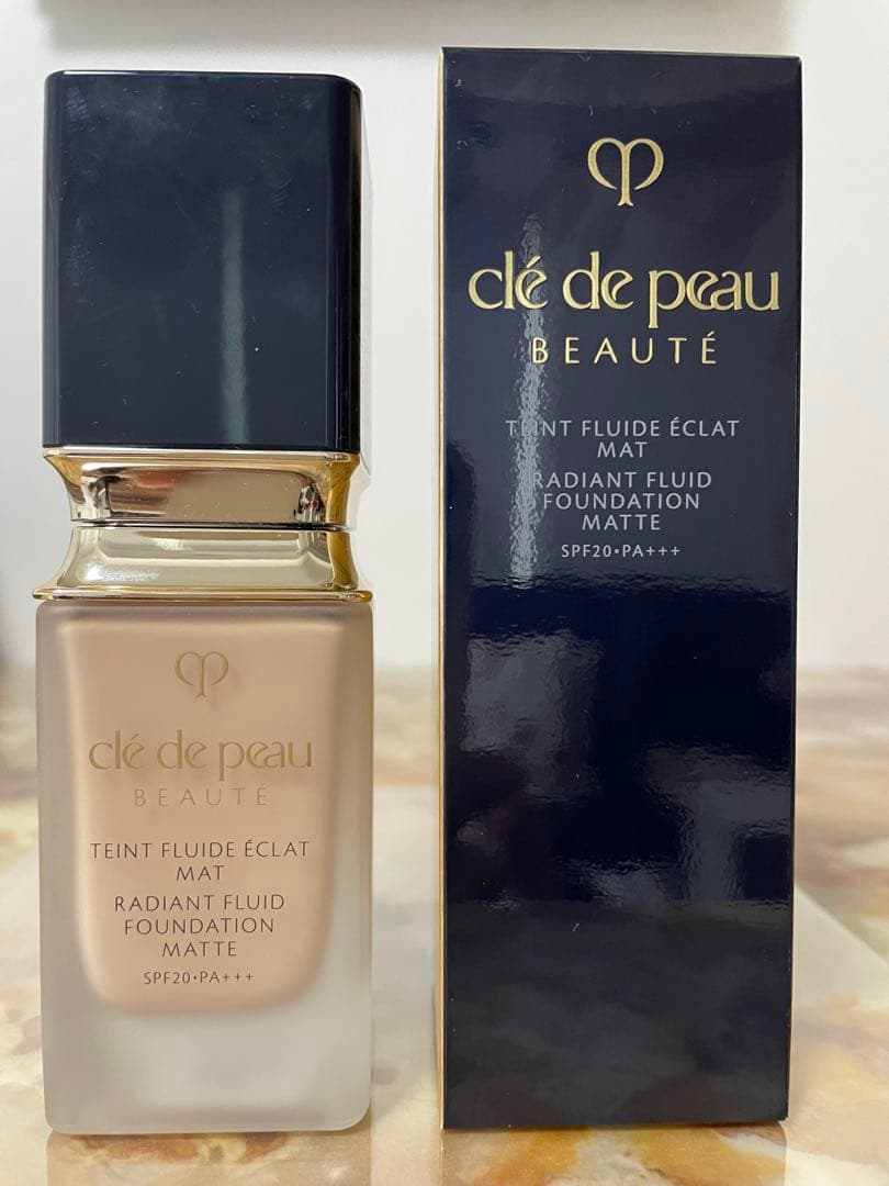 タンフリュイドエクラ マット　オークル10 クレドポーボーテ