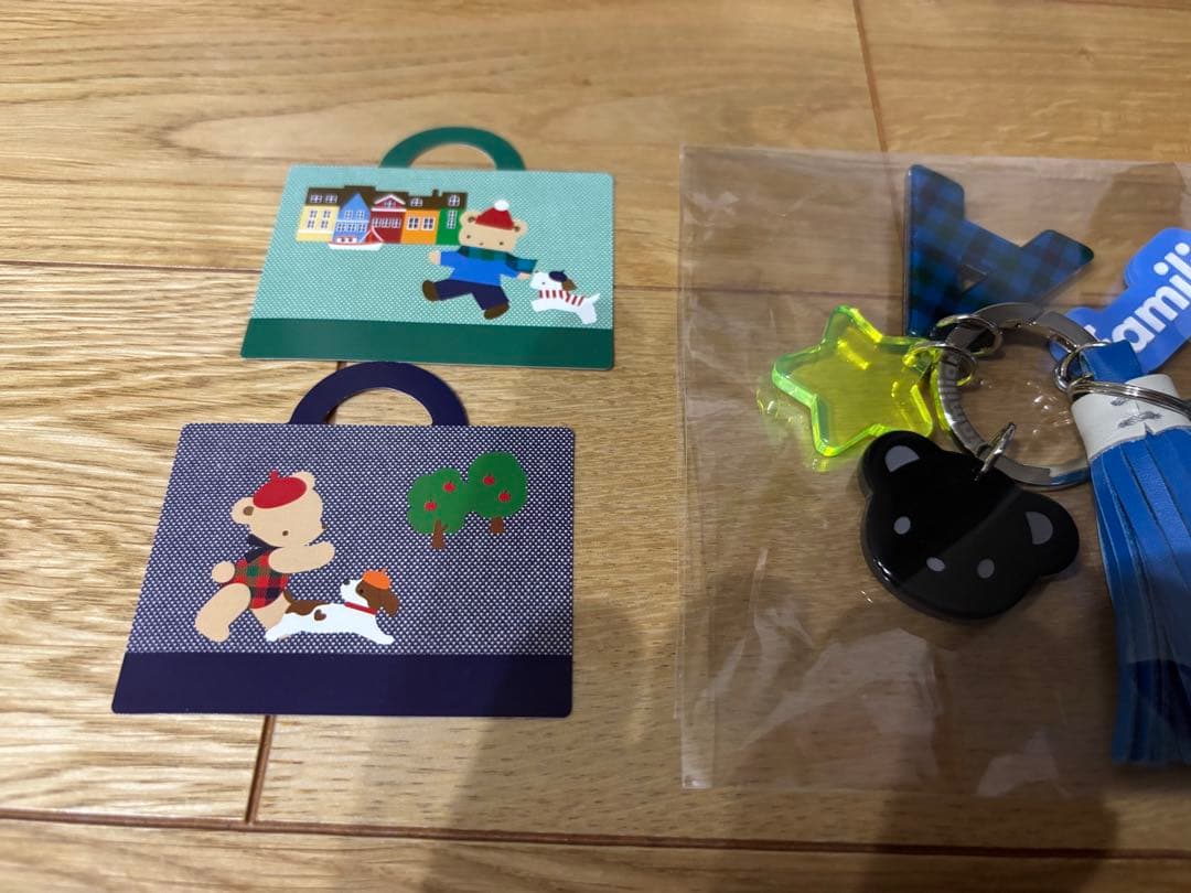 ファミリア　familiar カスタム　チャーム　新品同様　イニシャルＡ