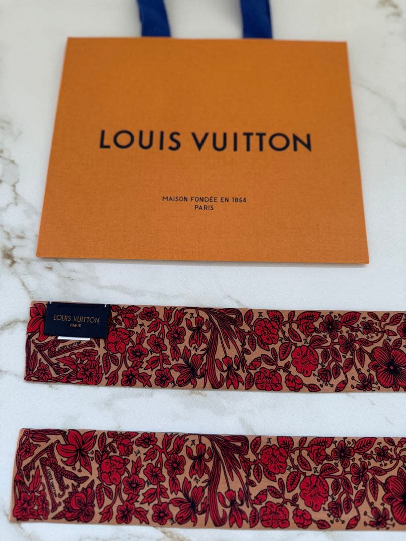 LOUIS VUITTON レッド・マルチカラー スカーフ　LVショッパー付き