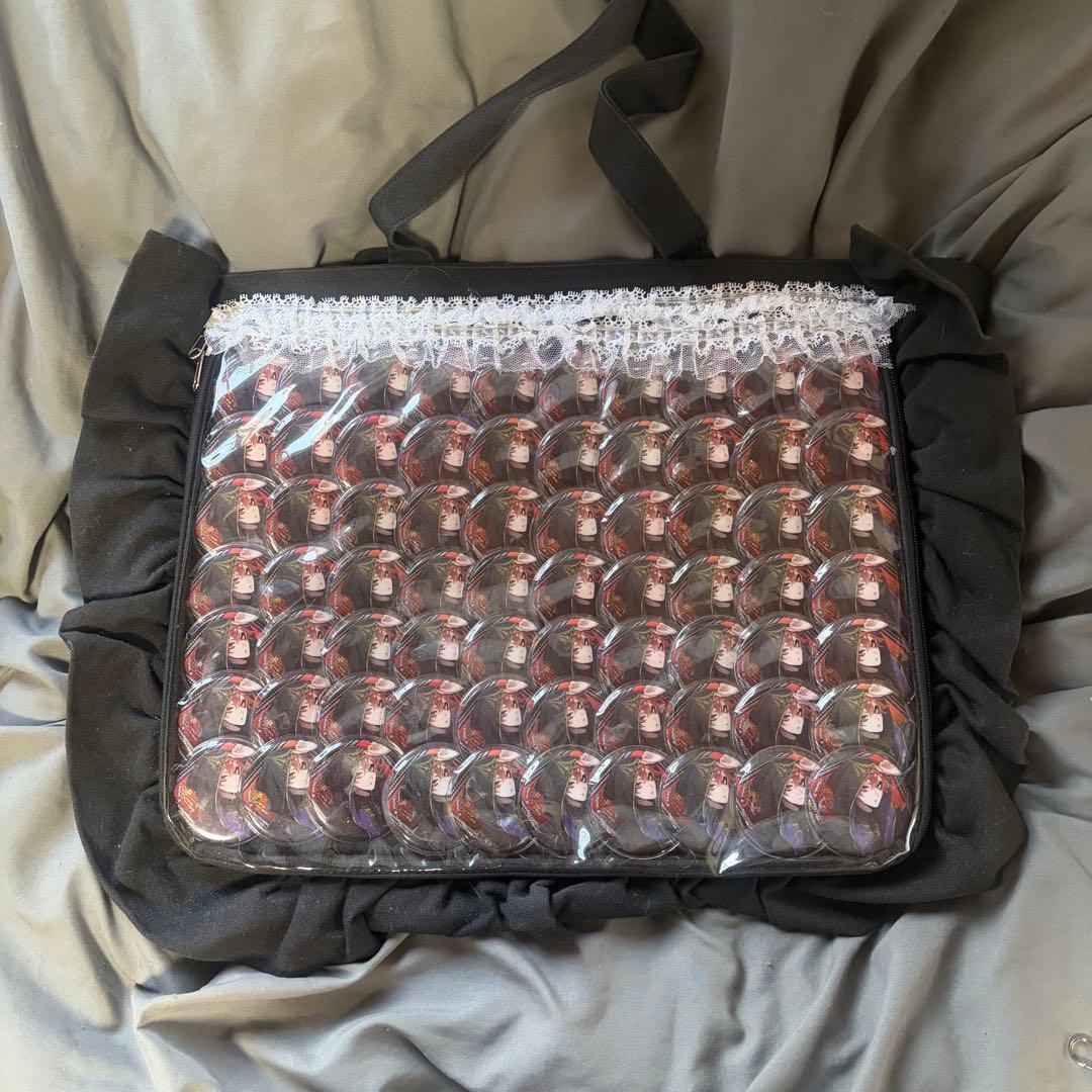 ツイステ エース・トラッポラ 缶バッジ 式典服 ザッカマート a3 ブラック