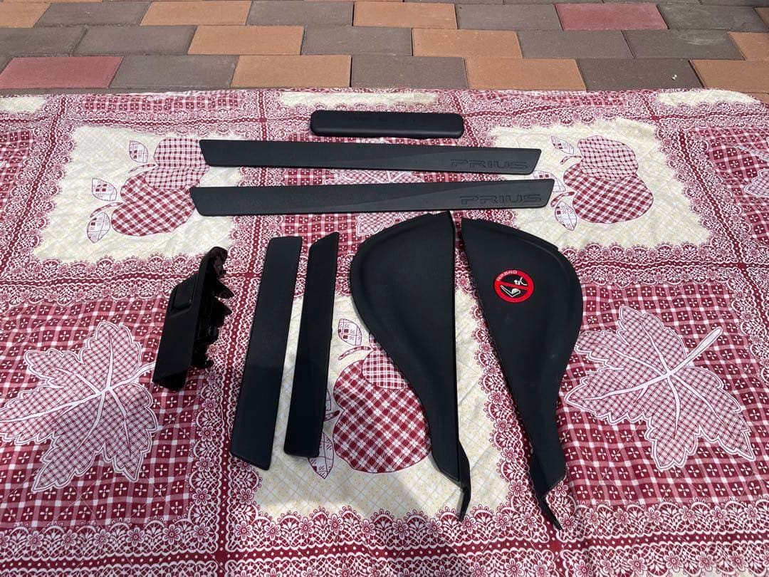 プリウス純正黒内装トリム