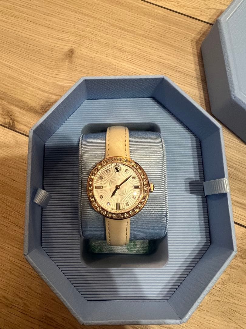 スワロフスキー　腕時計　ベージュ