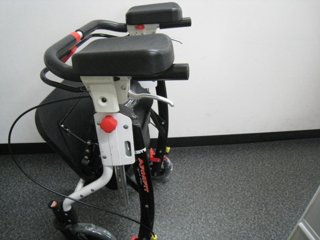 ユーバ産業 アームフィット 屋内外兼用 歩行車 肘置パッド付 AR-458E ②