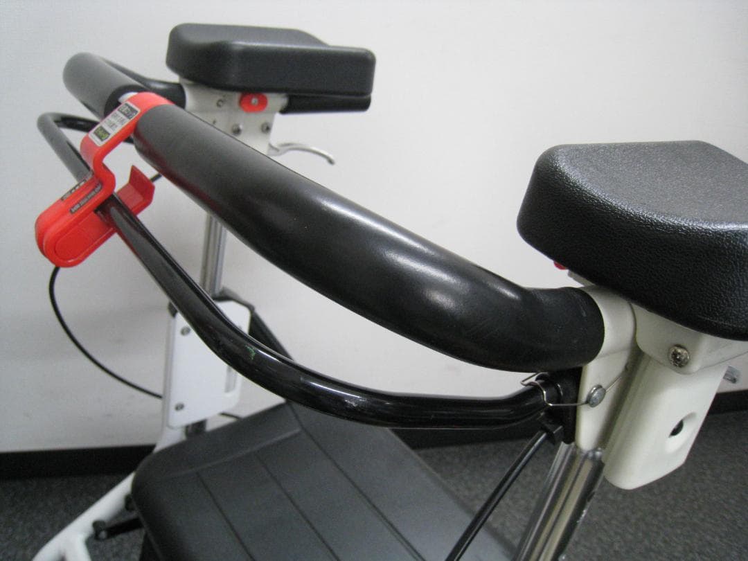 ユーバ産業 アームフィット 屋内外兼用 歩行車 肘置パッド付 AR-458E ②