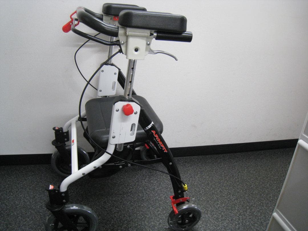 ユーバ産業 アームフィット 屋内外兼用 歩行車 肘置パッド付 AR-458E ②